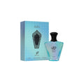 Botella de perfume de vidrio en forma de abanico con reflejos iridiscentes en tonos azul turquesa y violeta "Turathi Electric" de Afnan de 90 ml, con caligrafía árabe e inglesa en negro y un elegante tapón acampanado negro, junto a su caja rectangular azul claro decorada con un patrón geométrico oriental y un medallón calado negro en el centro.
