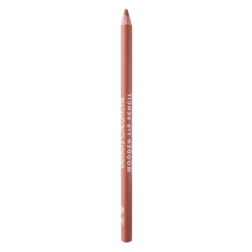Lápiz de labios de madera de Beauty Creations en color durazno (peach), con el nombre de la marca impreso en el cuerpo, mostrado verticalmente sobre un fondo blanco limpio.