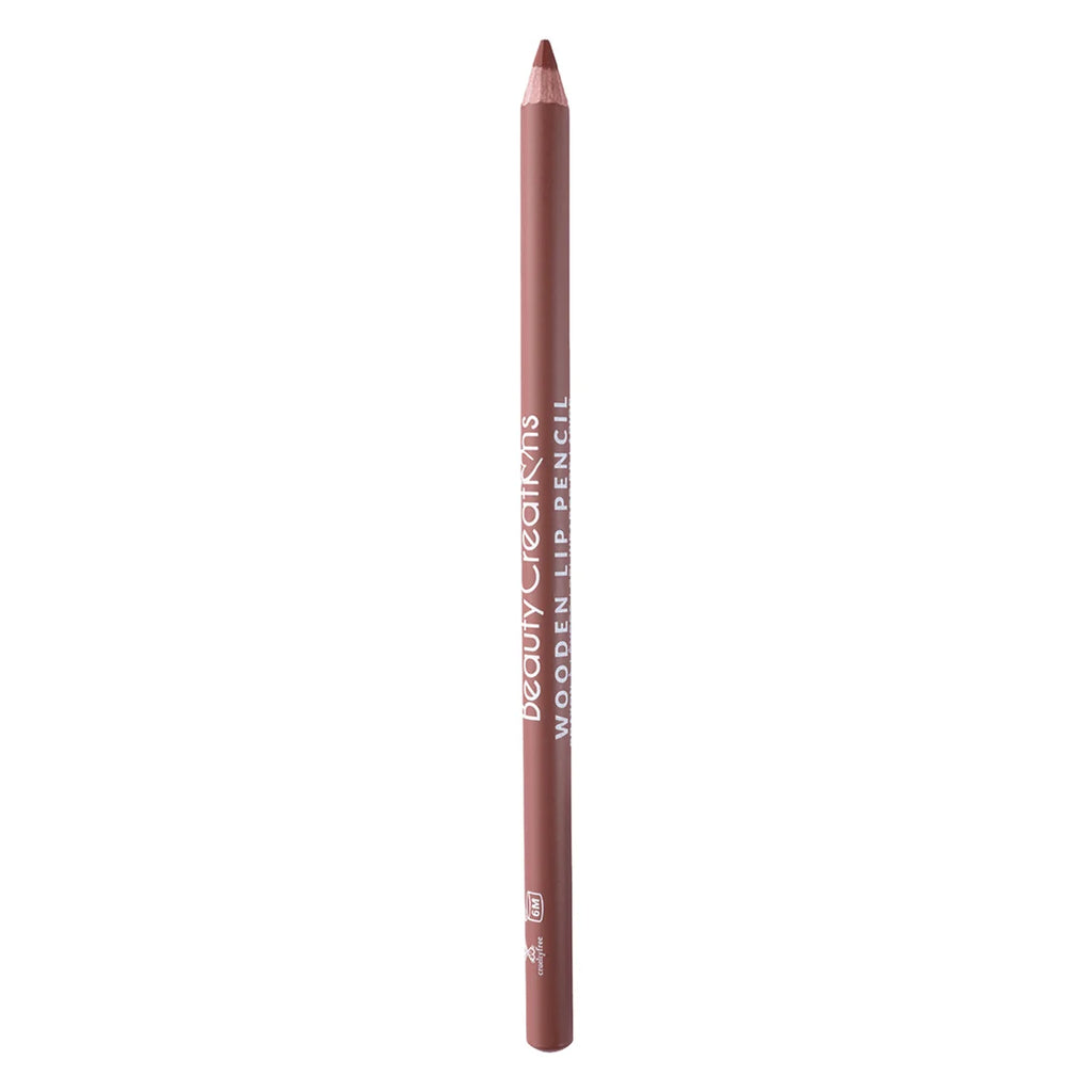 Lápiz de labios de madera de Beauty Creations en color rosa marrón, con el nombre de la marca impreso en el cuerpo, mostrado verticalmente sobre un fondo blanco limpio.