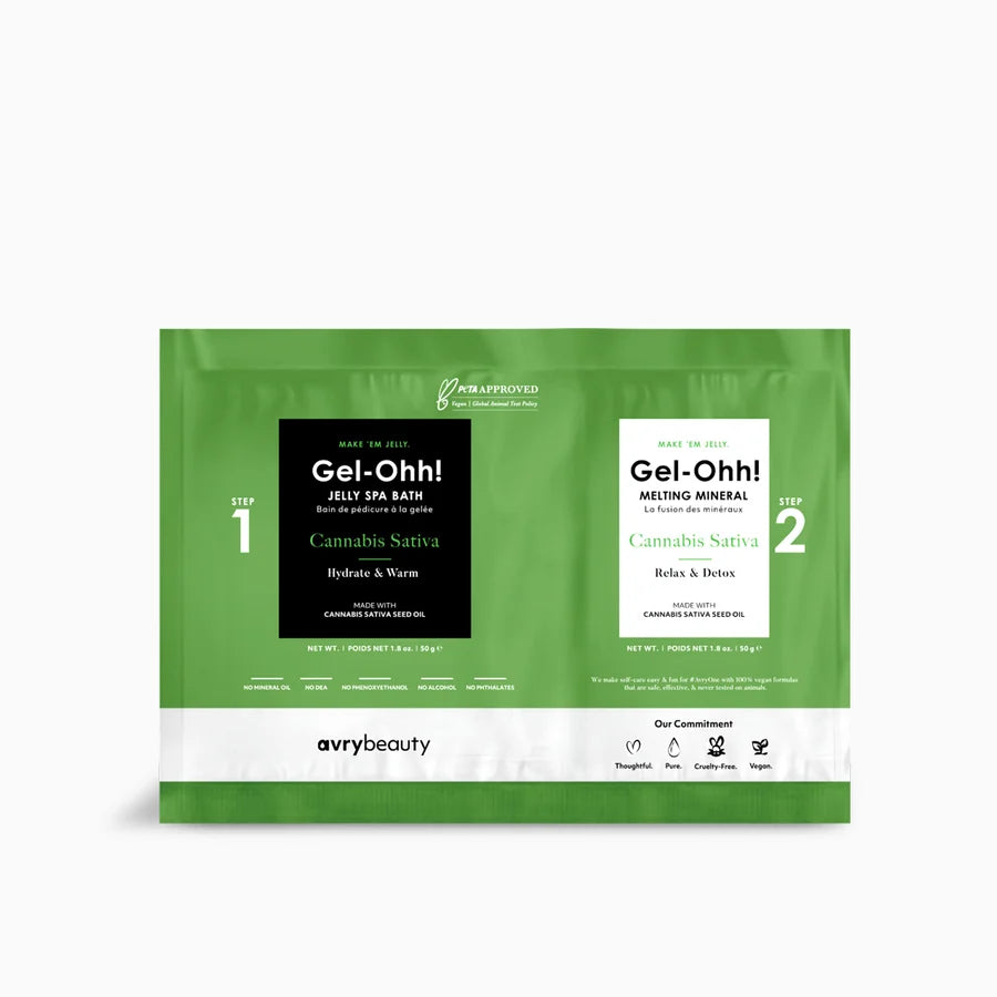 Empaque verde de producto de pedicura, olor Cannabis Sativa. Presenta dos sobres de baño jelly Gel-Ohh!: uno para el baño con textura de gelatina y otro para disolverla.