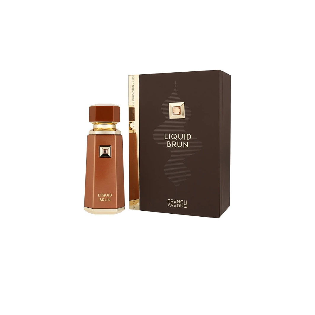 Botella de perfume "Liquid Brun" de French Avenue (Azzure Aoud) de 80 ml con forma piramidal facetada en tonomarrón cobrizo con un pequeño adorno cuadrado en el centro y tapón octogonal a juego, junto a su caja marrón oscuro con un costado dorado que lleva el nombre de la marca y detalles geométricos lineales en el frente.