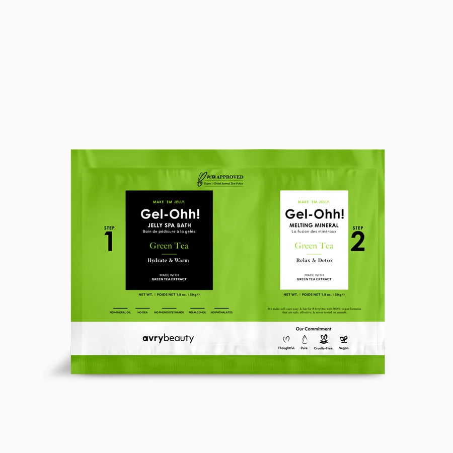 Empaque verde lima de producto de pedicura, olor Green Tea. Presenta dos sobres de baño jelly Gel-Ohh!: uno para el baño con textura de gelatina y otro para disolverla.