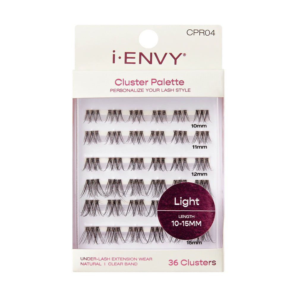 Extensiones de pestañas postizas i-ENVY Cluster Palette en un empaque de plástico transparente con tres filas de clusters de pestañas y una etiqueta circular púrpura que dice Light Size & Length (10-15mm). El código de producto CPR04 está impreso en la parte superior derecha. Contiene 36 clusters.