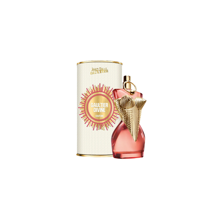 Perfume Jean Paul Gaultier Divine, en un frasco rosa con forma de corsé y un detalle dorado en forma de cono, junto a su caja color crema con un diseño de rayos de sol dorados, sobre un fondo blanco. Una presentación glamurosa y elegante.
