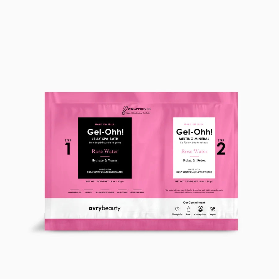 Empaque rosa de producto de pedicura, olor Rose Water. Presenta dos sobres de baño jelly Gel-Ohh!: uno para el baño con textura de gelatina y otro para disolverla.
