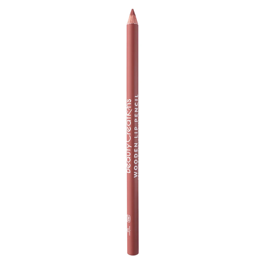 Lápiz de labios de madera de Beauty Creations en color durazno oscuro, con el nombre de la marca impreso en el cuerpo, mostrado verticalmente sobre un fondo blanco limpio.