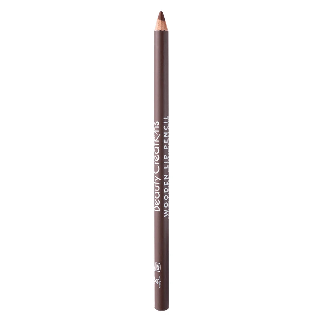 Lápiz de labios de madera de Beauty Creations en color marrón oscuro, con el nombre de la marca impreso en el cuerpo, mostrado verticalmente sobre un fondo blanco limpio.