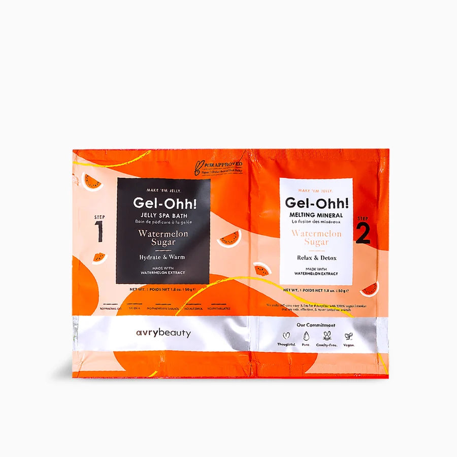 Empaque rojo y durazno de producto de pedicura, olor Watermelon Sugar. Presenta dos sobres de baño jelly Gel-Ohh!: uno para el baño con textura de gelatina y otro para disolverla.
