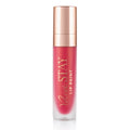 Tubo de Lip Paint rojo brillante de Beauty Creations con tapa rose-gold reflectante sobre un fondo blanco limpio, transmitiendo un look de producto de belleza pulido y elegante.