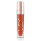 Tubo de Lip Paint terracota de Beauty Creations con tapa rose-gold reflectante sobre un fondo blanco limpio, transmitiendo un look de producto de belleza pulido y elegante.