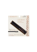 Caja de una pega de pestaña i-ENVY con un tubo negro mostrado en diagonal. Etiquetada como "Lash Bond" y "Gentle yet Strong Formula," con un tono limpio y sobrio. En un fondo blanco.