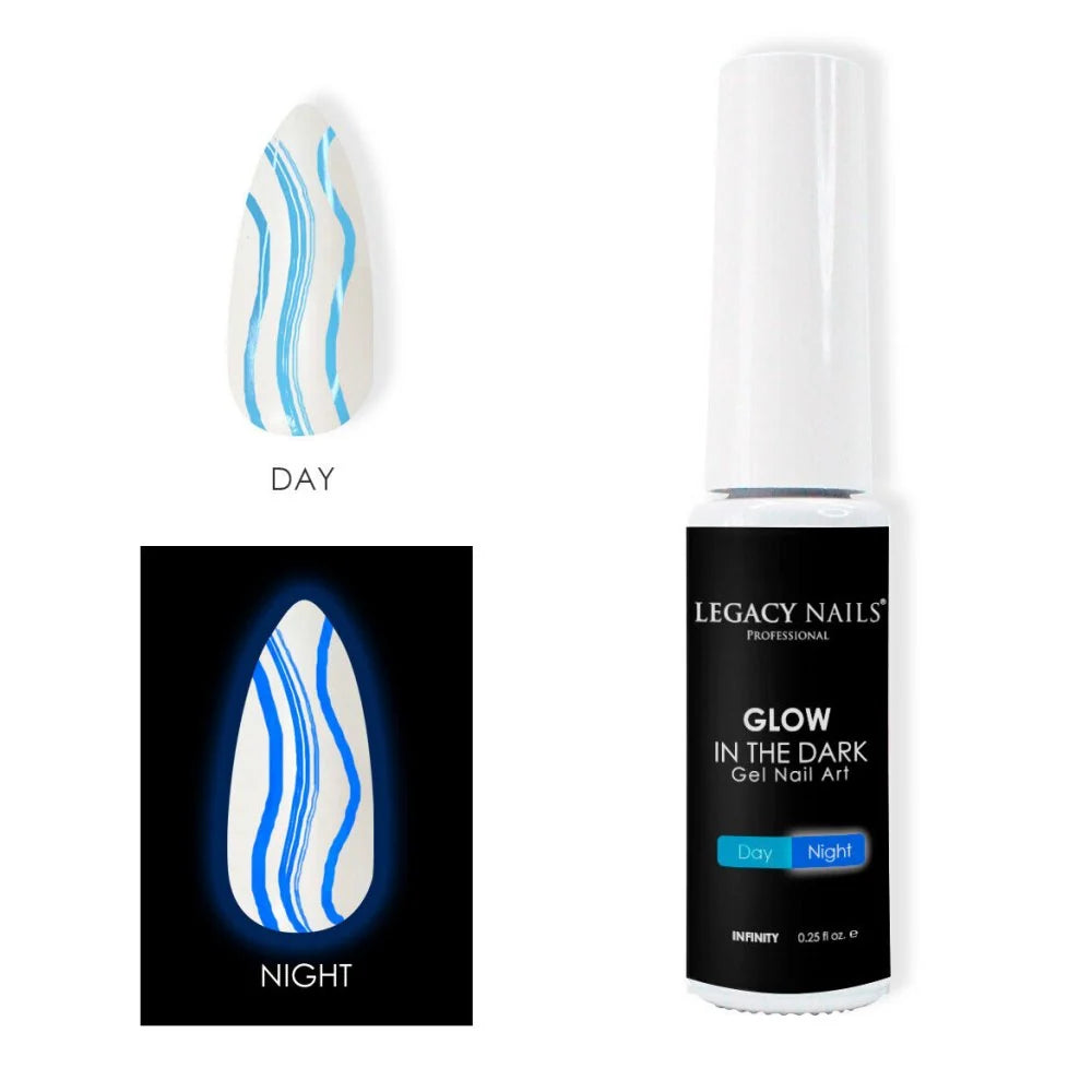 Un frasco de gel para uñas que brilla en la oscuridad de Legacy Nails junto a un tip de uña que muestra rayas azul cielo de día y un brillo azul intenso de noche.