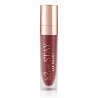 Tubo de Lip Paint rojo vino de Beauty Creations con tapa rose-gold reflectante sobre un fondo blanco limpio, transmitiendo un look de producto de belleza pulido y elegante.