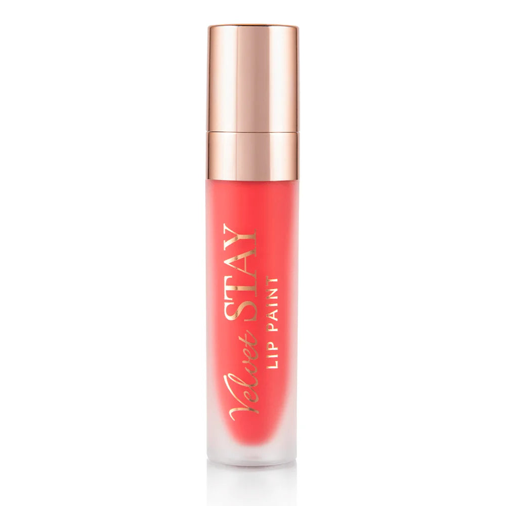 Tubo de Lip Paint coral neón de Beauty Creations con tapa rose-gold reflectante sobre un fondo blanco limpio, transmitiendo un look de producto de belleza pulido y elegante.