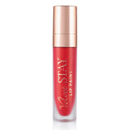 Tubo de Lip Paint rojo rosado brillante de Beauty Creations con tapa rose-gold reflectante sobre un fondo blanco limpio, transmitiendo un look de producto de belleza pulido y elegante.
